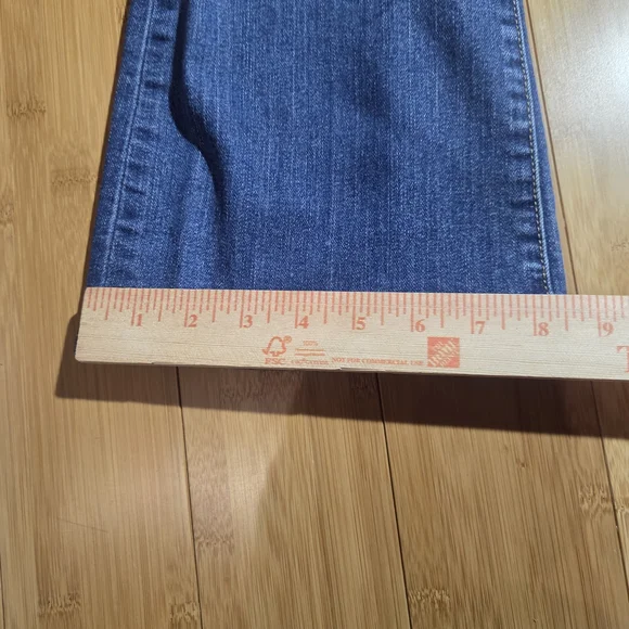 GAP Women's Flare Jeans in Classic Blue - Picture 2 of 8